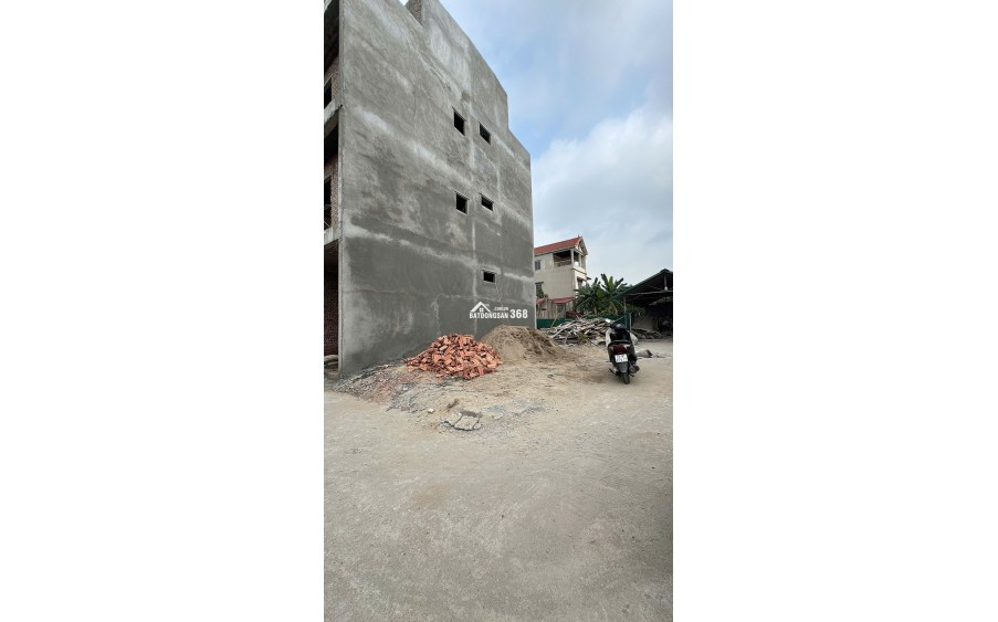 LÔ GÓC trục chính Xóm 2 - Chương Dương - Thường Tín đường 2 ô tô tránh nhau
 lô góc 2 mặt tiền sát chợ
✅Đường trước đất rộng chuẩn 6m 2 xe tránh