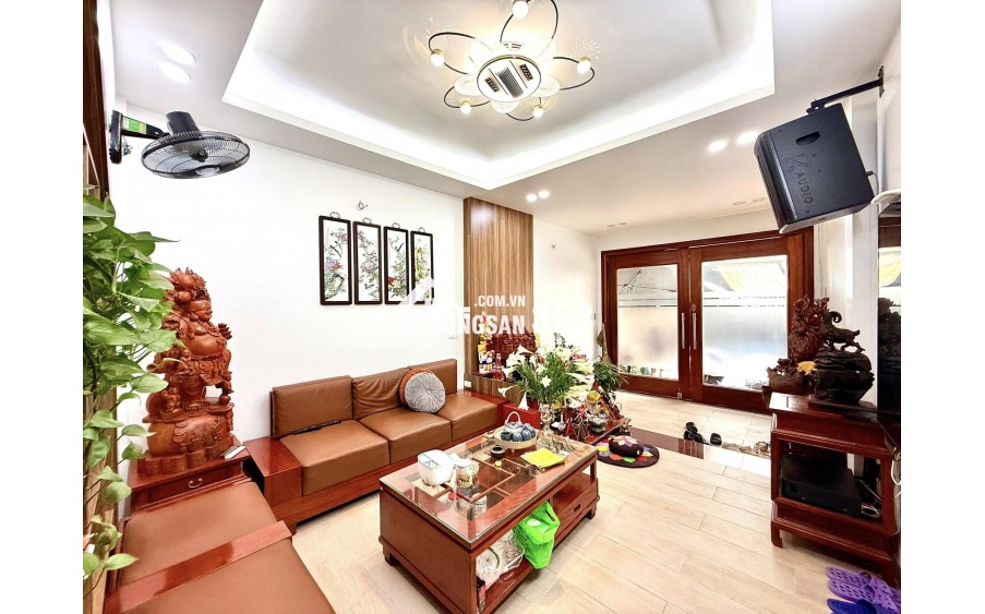 Bán SIÊU PHẨM Ô TÔ ĐỖ CỬA 50 m2 giá 14.4 TỶ tại Thái Thịnh, Đống Đa.