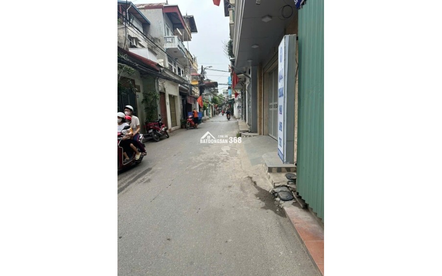 Chủ nhà cần tiền nên mới bán gấp nhà mặt đường Đông Mỹ- Thanh Trì, mt rộng, kinh doanh đỉnh.
