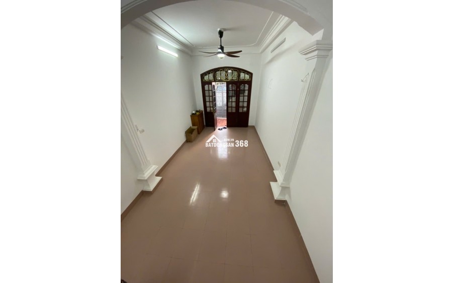 NHÀ NGUYỄN VĂN CỪ, 62m², 4PN, CÓ SÂN ĐỂ XE, GIÁ 9,5 TỶ.