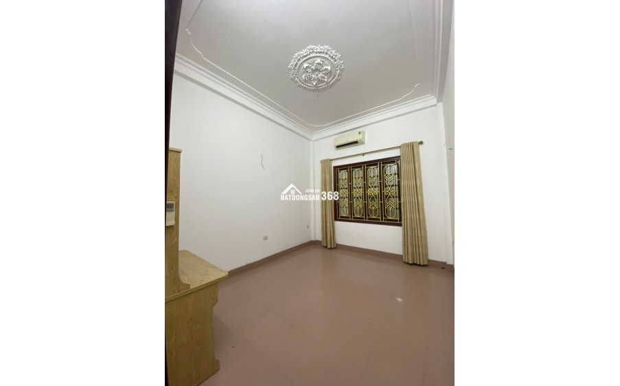 NHÀ NGUYỄN VĂN CỪ, 62m², 4PN, CÓ SÂN ĐỂ XE, GIÁ 9,5 TỶ.
