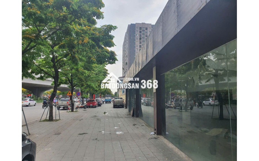 Đất Mặt phố Phạm Văn Đồng 775m2, Mặt tiền 18m, lô góc, vỉa hè đá bóng, 324 triệu/m2 0962996331