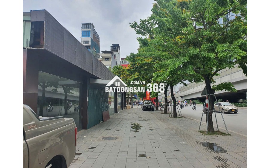 Đất Mặt phố Phạm Văn Đồng 775m2, Mặt tiền 18m, lô góc, vỉa hè đá bóng, 324 triệu/m2 0962996331