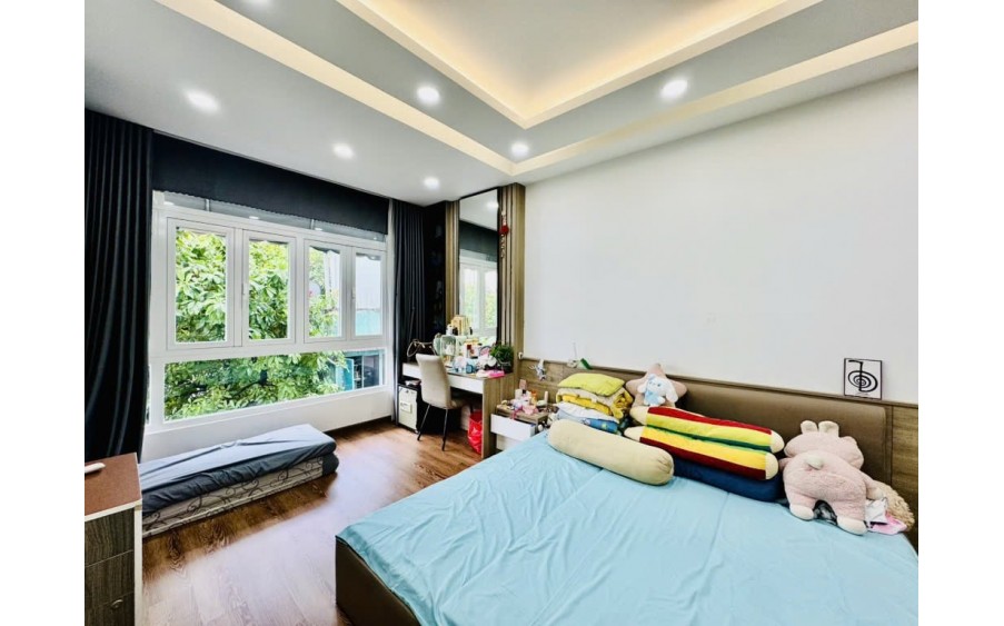 Bán nhà Trường Sa, P2, Phú Nhuận, vị trí đẹp 5 tầng gần pxl, giá 8,9 tỉ