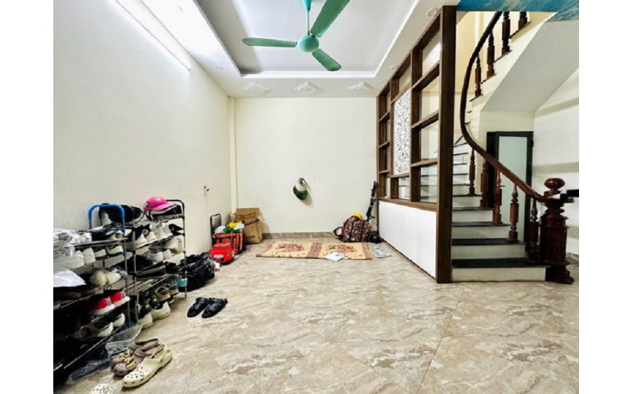Bán nhà phố Nam Dư - Lĩnh Nam. DT 30m x 5 tầng. Ngõ rộng, ô tô đỗ cổng, sân riêng để xe