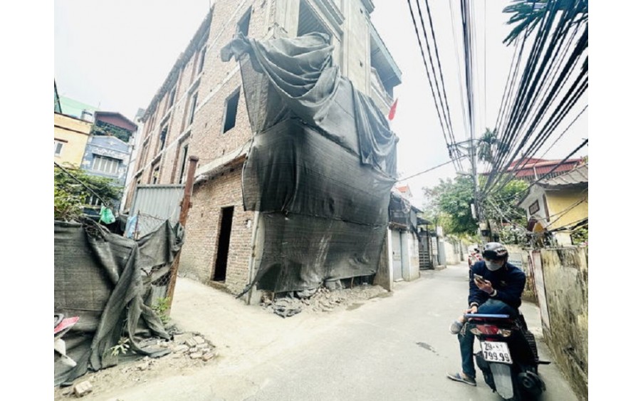 Bán nhà Thanh Lân- Lĩnh Nam - Hoàng Mai, DT 30m x 5 tầng, ô tô đỗ cổng, lô góc