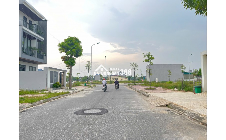 Cần bán gấp đất ngay TT  thị xã Nghi Sơn, Thanh Hóa, DT 108m2 đường 15.5m  giá chỉ 1 Tỷ.