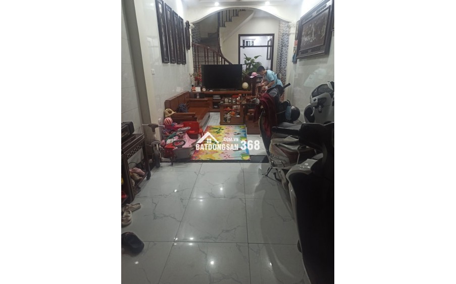Bán nhà Định Công Thượng, DT 52m x 5 tầng. Ô tô đỗ cửa, trung tâm phố