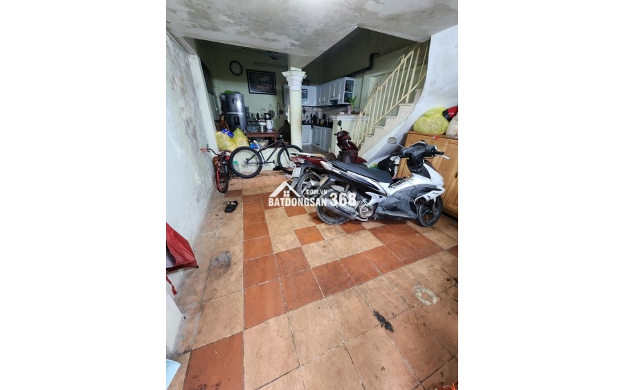 Bán nhà phố Nguyễn Chính - Hoàng Mai, DT 35m x 4 tầng. Ô tô tránh, vài bước ra mặt phố