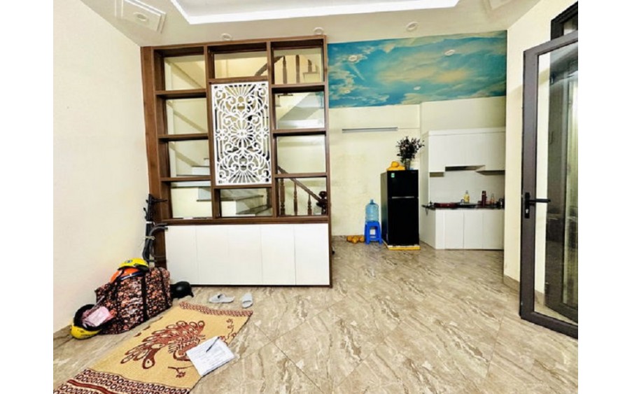 Bán nhà phố Nam Dư - Lĩnh Nam. DT 30m x 5 tầng. Ngõ rộng, ô tô đỗ cổng, sân riêng để xe