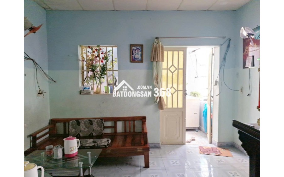 NHÀ QUẬN 7 
+ Kết Cấu Nhà: MT Đang Kinh Doanh gồm trệt, lầu, ST, gồm 2PN, 2WC, Sân Thượng, Bếp, Phòng Khách 
+ Phía sau có 8 Phòng Trọ Cho Thuê 
+