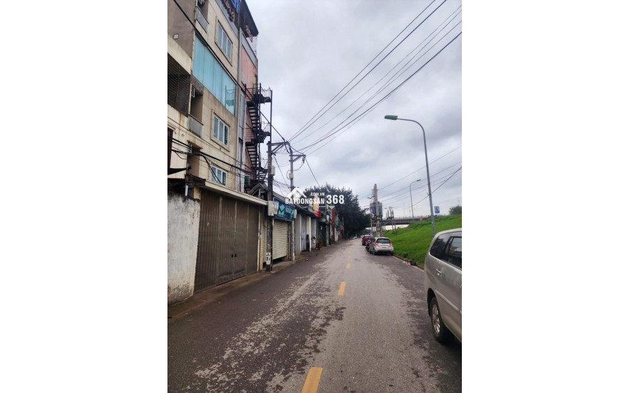 BÁN ĐẤT BÁT KHỐI 22tỷ 126m MẶT TIỀN 6m,NGÕ Ô TÔ TRÁNH ĐỖ,VỈA HÈ,LONG BIÊN