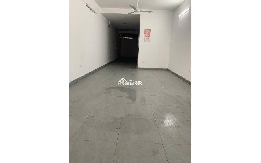 Chính chủ cho thuê nhà diện tích lên tới 290 m2, 3 tầng mới xây dc 6 tháng, oto tránh trước nhà, đỗ vào nhà oto 7 chỗ , giá 30tr/1 tháng