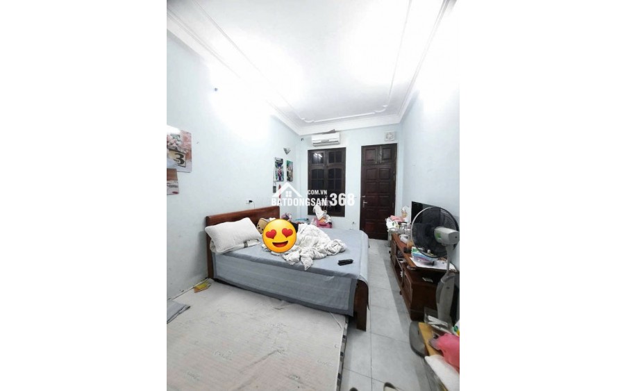 Bán nhà Tân Mai - Hoàng Mai. DT 50m x 4 tầng, ô tô vào nhà, thông thoáng, gần phố Tân Mai