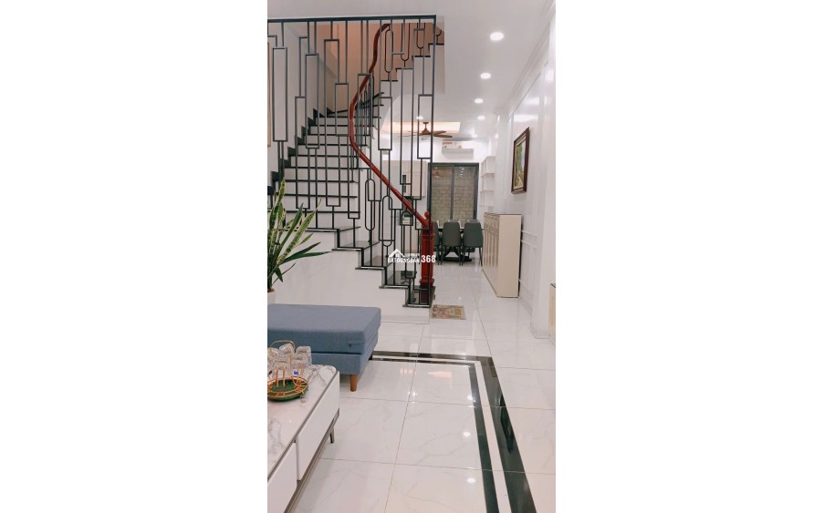 BÁN NHÀ NGỌC LÂM, LONG BIÊN, GẦN BẾN XE, TRƯỜNG HỌC, CHỢ, NHÀ PHÂN LÔ, Ô TÔ TRÁNH, FULL NỘI THẤT.