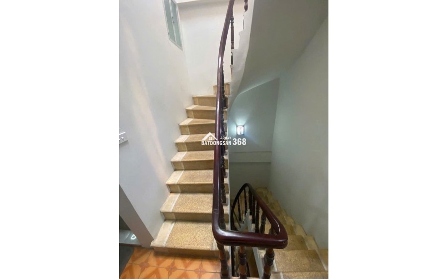 Bán nhà Xuân Thủy - 45m2 , mặt ngõ thông kinh doanh, lô góc, oto qua nhà