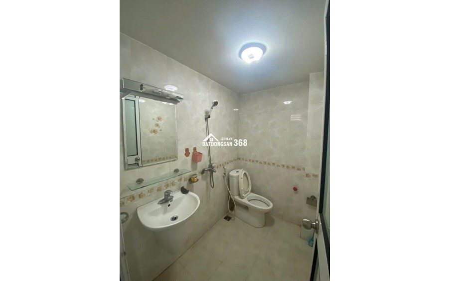 Bán nhà Xuân Thủy - 45m2 , mặt ngõ thông kinh doanh, lô góc, oto qua nhà