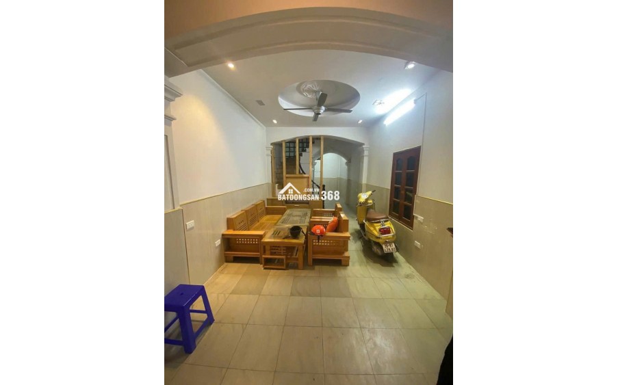 Bán nhà Xuân Thủy - 45m2 , mặt ngõ thông kinh doanh, lô góc, oto qua nhà