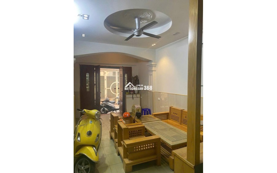 Bán nhà Xuân Thủy - 45m2 , mặt ngõ thông kinh doanh, lô góc, oto qua nhà