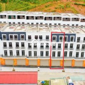 Bán căn liền kề xây sẵn 4 tầng đường T9 KĐT Tây Bắc - Sapa. Giá chỉ 5,8 tỷ cả nhà và đất