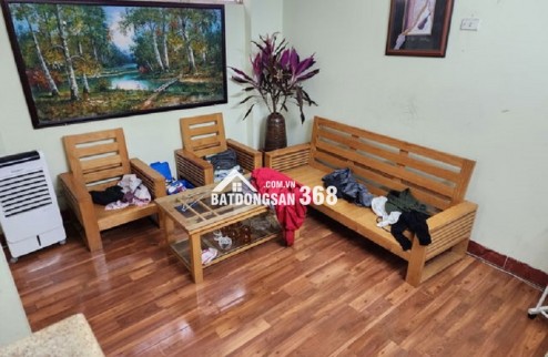 Bán nhà phố Nguyễn Chính - Hoàng Mai, DT 35m x 4 tầng. Ô tô tránh, vài bước ra mặt phố