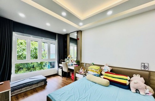 Bán nhà Trường Sa, P2, Phú Nhuận, vị trí đẹp 5 tầng gần pxl, giá 8,9 tỉ