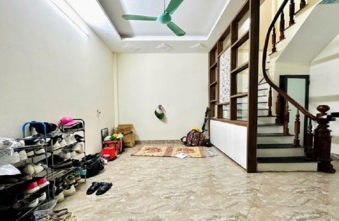 Bán nhà phố Nam Dư - Lĩnh Nam. DT 30m x 5 tầng. Ngõ rộng, ô tô đỗ cổng, sân riêng để xe