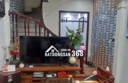 Bán nhà Định Công Thượng, DT 52m x 5 tầng. Ô tô đỗ cửa, trung tâm phố