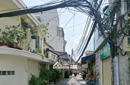 NHÀ QUẬN 7 
+ Kết Cấu Nhà: MT Đang Kinh Doanh gồm trệt, lầu, ST, gồm 2PN, 2WC, Sân Thượng, Bếp, Phòng Khách 
+ Phía sau có 8 Phòng Trọ Cho Thuê 
+