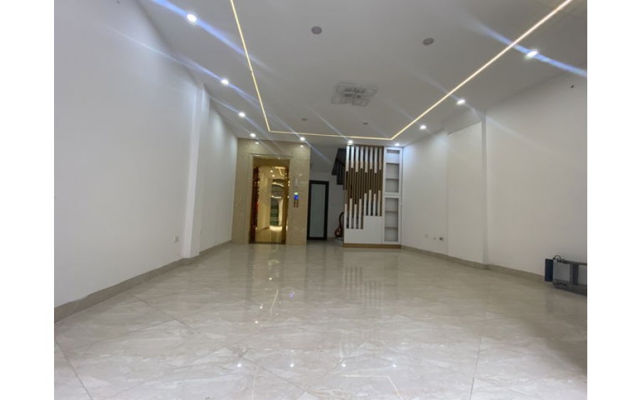 Mặt Phố Trại Cá 45m2 x 5 tầng, thang máy. Ngõ thông, ô tô vào nhà, kinh doanh