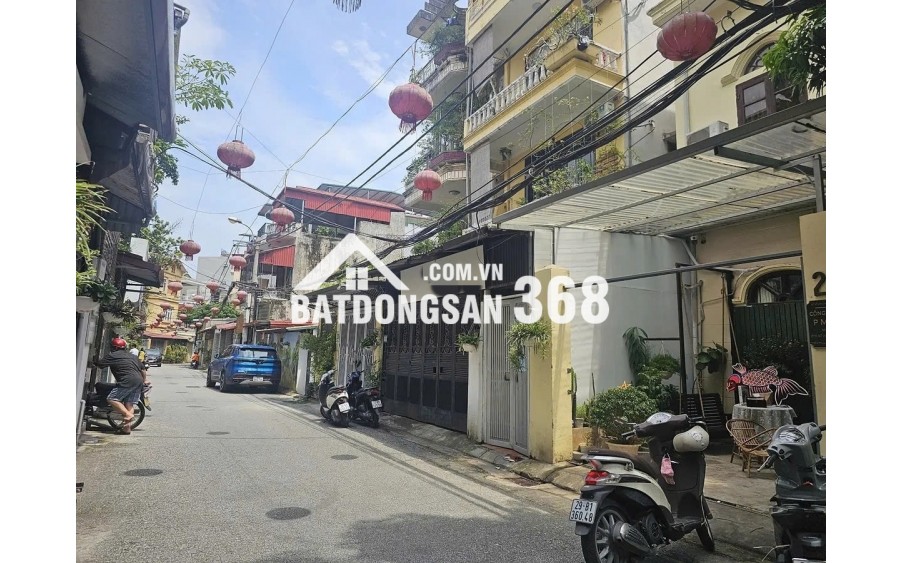 ĐẦU TƯ, BÁN NHÀ NGUYỄN VĂN CỪ, 210TR/M2, 20M RA PHỐ, Ô TÔ TRÁNH , NHÀ 3 TẦNG.