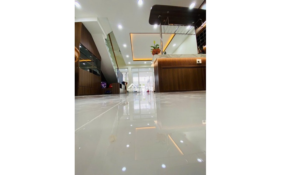 Bán nhà Hiệp Phú - Thủ Đức – 150m² – Đường 12m – thích hợp ở hoặc làm văn phòng.