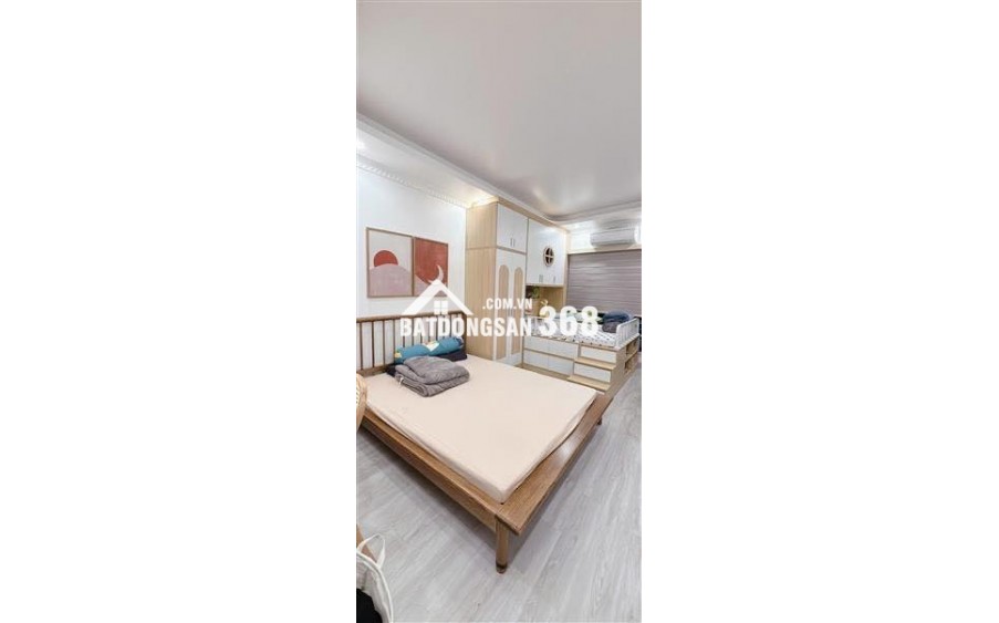 NHÀ CẠNH MẶT PHỐ MINH KHAI 30M2 5 TẦNG NHỈNH 8 TỶ