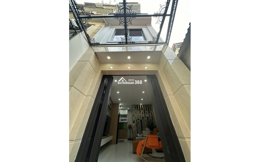 Bán nhà Định Công, 34m2, MT 3.7m, ngõ ô tô tránh đỗ ngày đêm, giá 6,1 tỷ