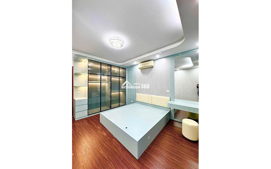 Trần Đại Nghĩa lô góc 40m2 x 5 tầng, mt 4m, ô tô vào nhà, full nội thất.