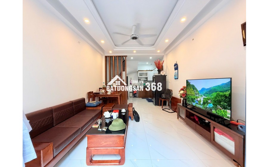 Nhà đẹp Lĩnh Nam 40m2 x 5 tầng, full nội thất. Cực gần phố, giá hợp lý, vào ở ngay