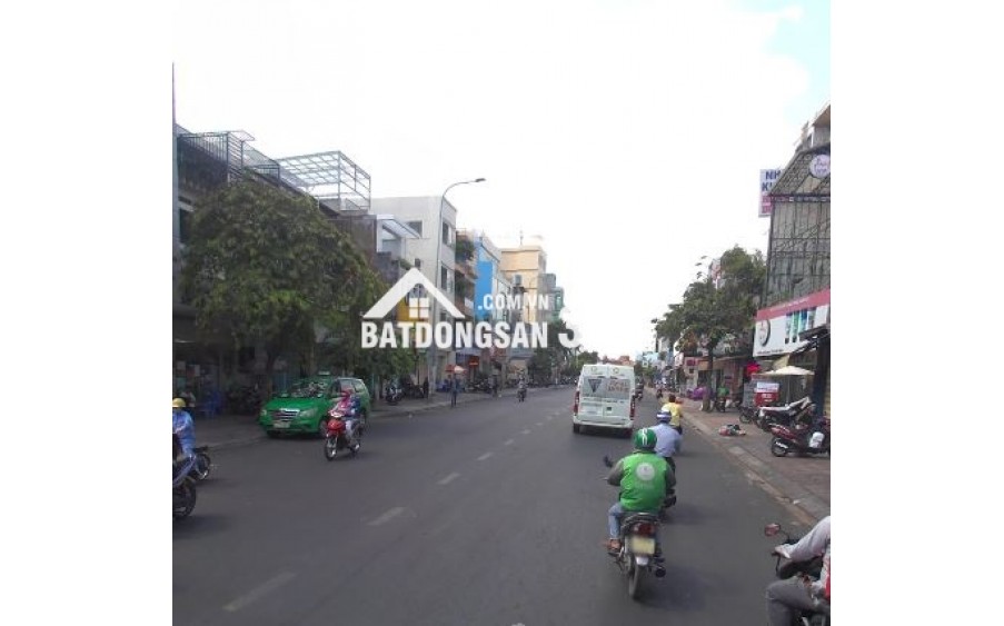BÁN NHÀ NƠ TRANG LONG - HXH - 40M2 - (4.2X8 )- 3 TẦNG - 4 PN - PHÙ HỢP Ở GĐ LỚN - CẢI TẠO CHDV - CHỈ 5.6 TỶ
