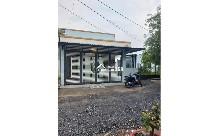 Bán nhà cấp 4 đẹp 252m2, 3PN, 1WC, mặt tiền rộng tại Tân Thông Hội