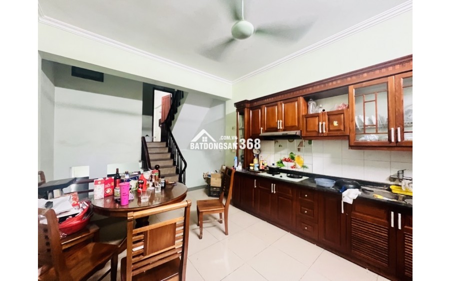 PHÂN LÔ - VỈA HÈ, Ô TÔ TRÁNH ĐỖ - NHÀ 2 THOÁNG CÓ GIẾNG TRỜI, CÓ THỂ LẮP THANG MÁY - KD, LÀM VP,...HÀNG XÓM SÂN GOLF
