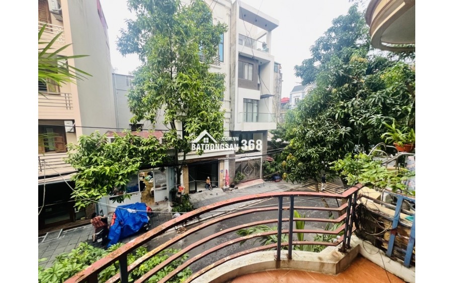 PHÂN LÔ - VỈA HÈ, Ô TÔ TRÁNH ĐỖ - NHÀ 2 THOÁNG CÓ GIẾNG TRỜI, CÓ THỂ LẮP THANG MÁY - KD, LÀM VP,...HÀNG XÓM SÂN GOLF