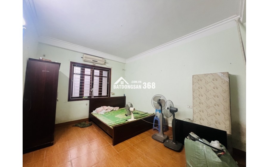 PHÂN LÔ - VỈA HÈ, Ô TÔ TRÁNH ĐỖ - NHÀ 2 THOÁNG CÓ GIẾNG TRỜI, CÓ THỂ LẮP THANG MÁY - KD, LÀM VP,...HÀNG XÓM SÂN GOLF