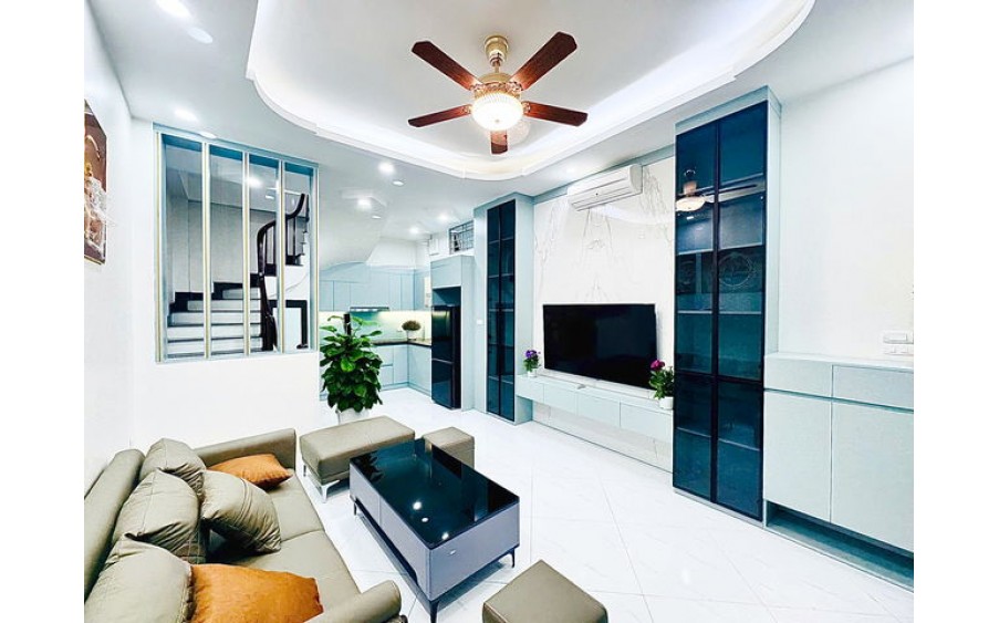 Trần Đại Nghĩa lô góc 40m2 x 5 tầng, mt 4m, ô tô vào nhà, full nội thất.