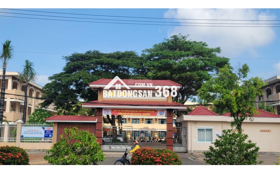 Bán đất 10x42m Ngãi Giao sát Trần Hưng Đạo, gần chợ, dân cư đông, 2,3 tỷ TL