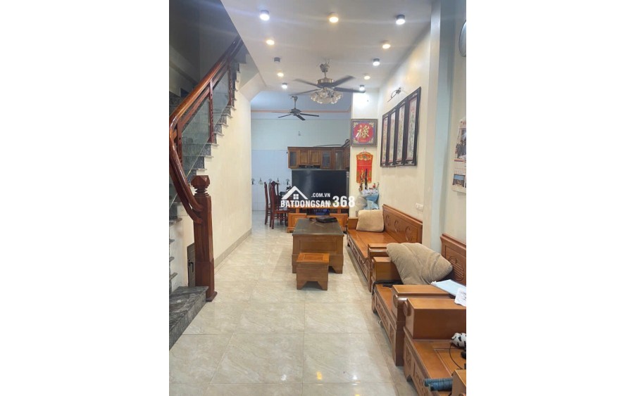 NHA DAN XAY- O TO DE NGAY DEM - GIAO THONG THUAN TIEN