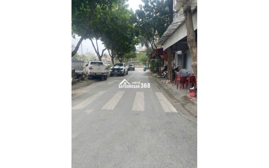 NHA DAN XAY- O TO DE NGAY DEM - GIAO THONG THUAN TIEN