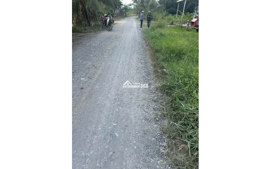 680tr đất thổ 5.5*35 đường thông xe tải. Ngay kdc sau Lưng chợ Đức Hoà