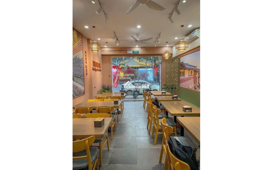Mặt tiền quyền lực rộng 8,2m, Dt 165m2, giá 76 tỷ. Mặt phố Nguyễn Ngọc Nại, Thanh Xuân.