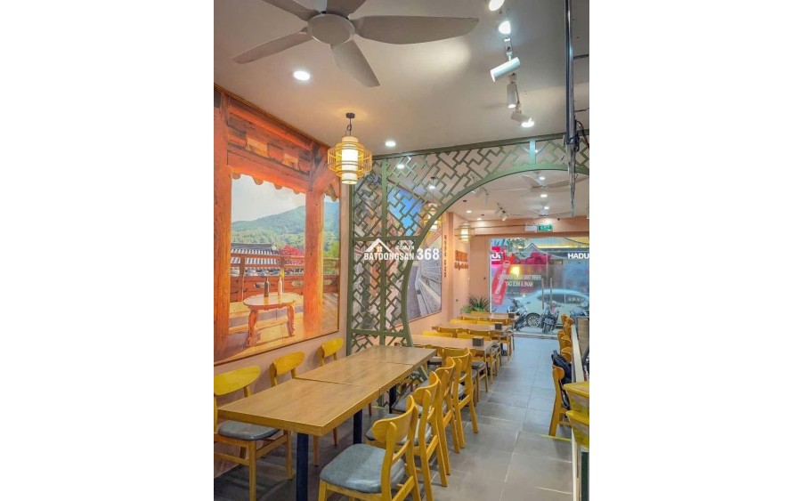 Mặt tiền quyền lực rộng 8,2m, Dt 165m2, giá 76 tỷ. Mặt phố Nguyễn Ngọc Nại, Thanh Xuân.