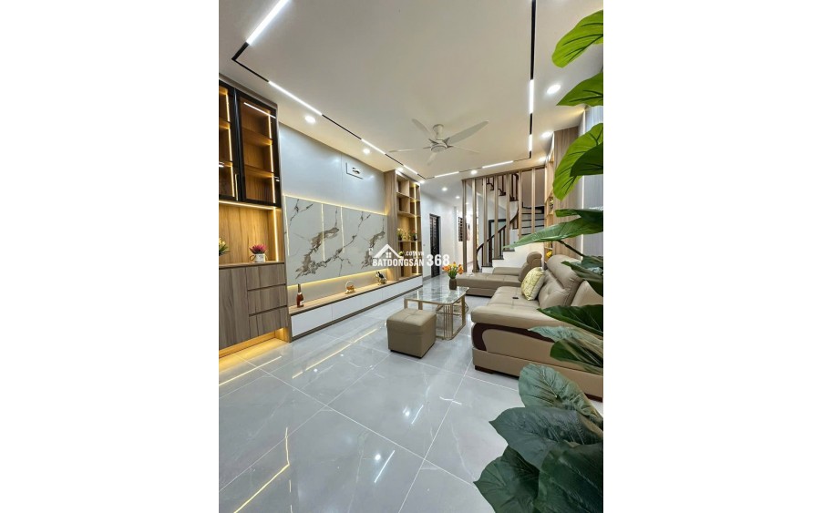 Siêu phẩm lô góc Nguyên Đúc Cảnh ,Hoàng Mai,1 nhà ra phố,thang máy,sân trươc nhà rộng,nội thât cao cấp