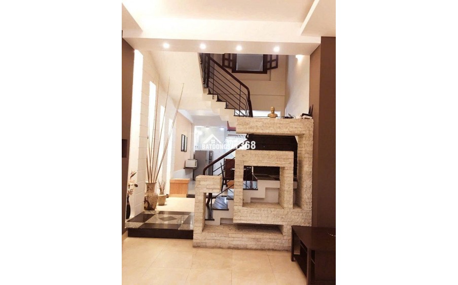 CHO THUÊ NHÀ HẺM XE HƠI, 1 TRỆT 3 LẦU (DTSD=250M2), 5PN +NỘI THẤT, GIÁ TỐT P.26, Q.BÌNH THẠNH